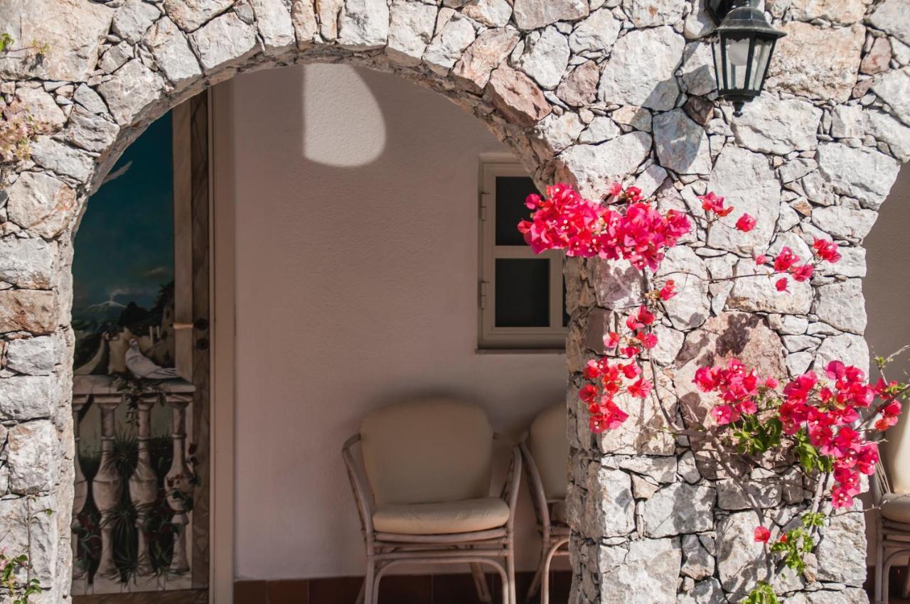 B&B La Villa Giardini Naxos Eksteriør billede